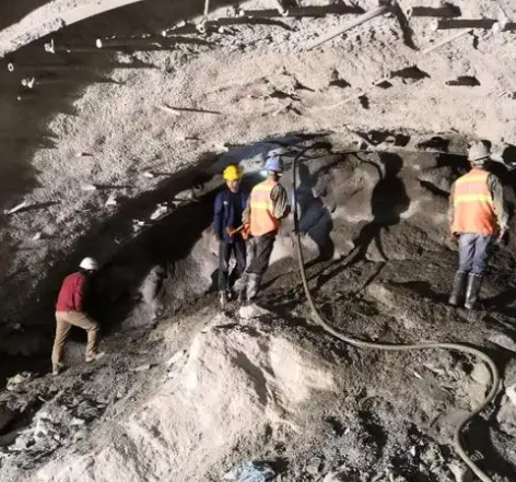 博望拱顶带模注浆料的施工流程及注意事项